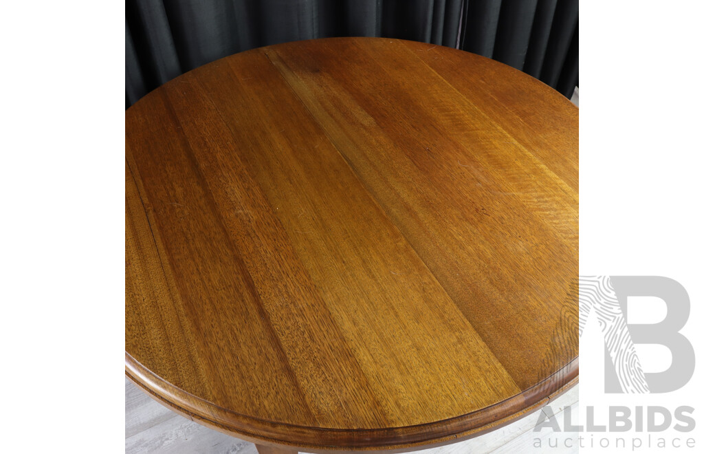 Round Art Deco Dining Table in Oak