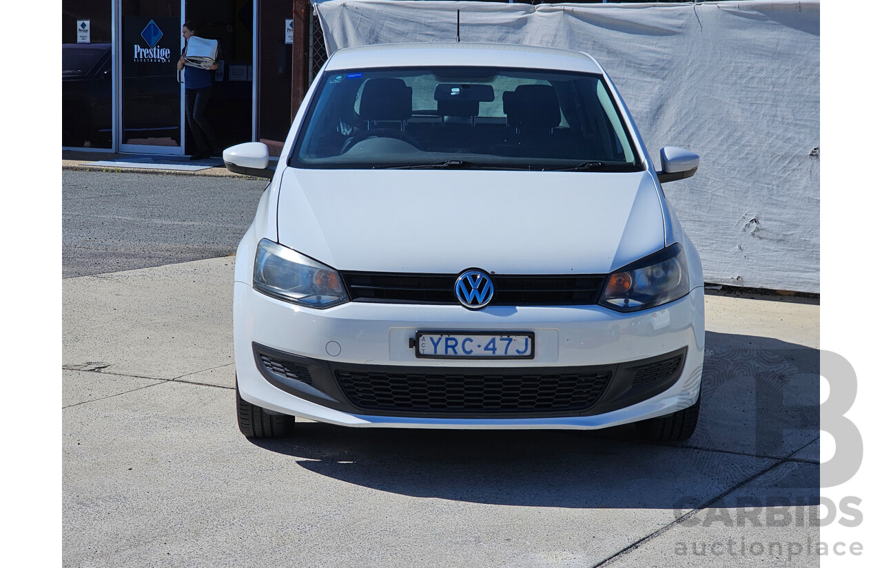 4/2014 Volkswagen Polo Trendline 6R MY14 5d Hatchback White 1.4L