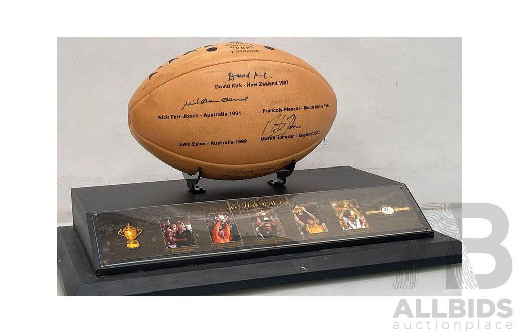 "The Captains" 2007 Signed Gilbert Rugby Union Ball Display