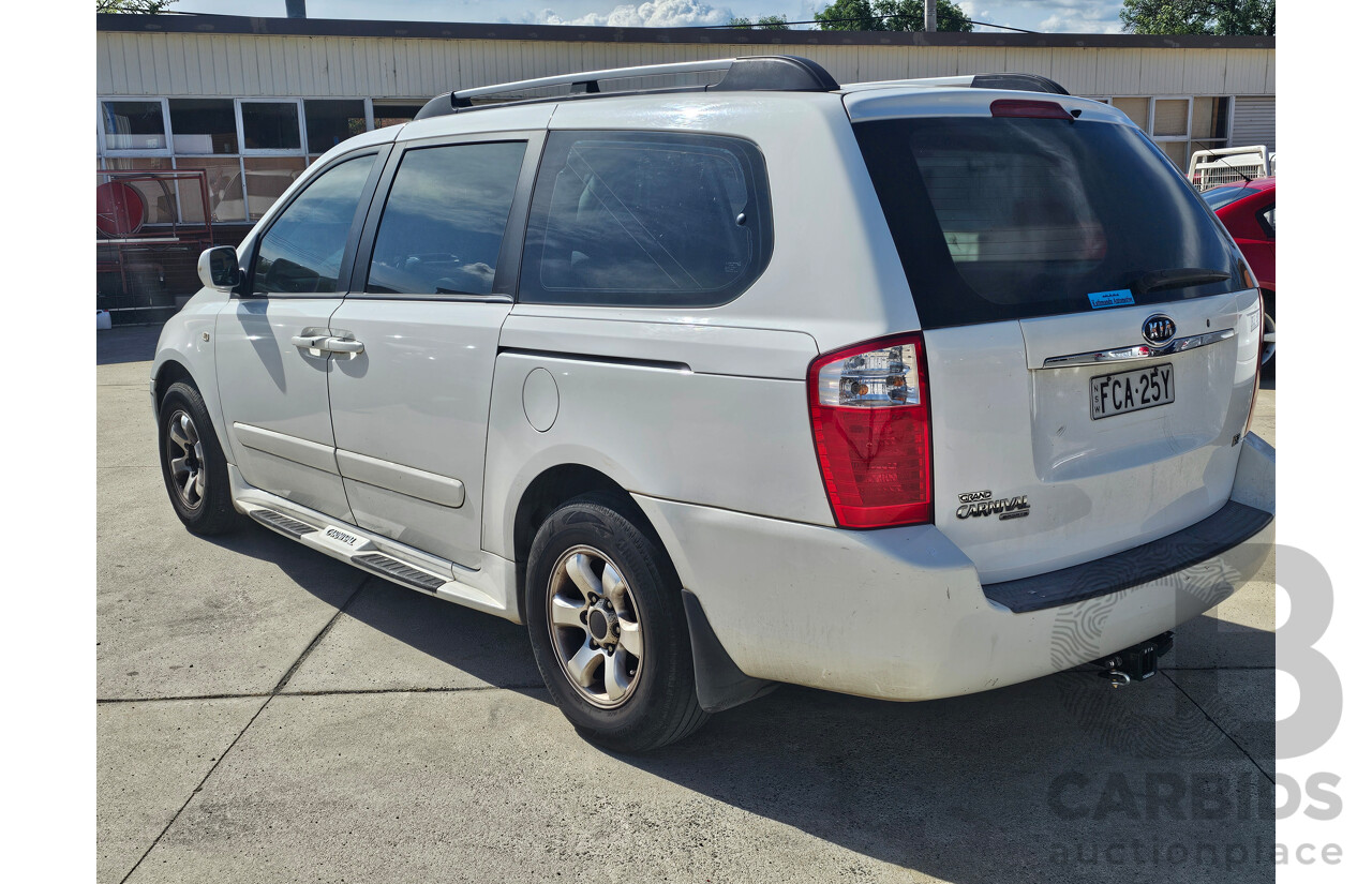 9/2008 Kia Grand Carnival (EX) Sports VQ 4d Wagon White 3.8L