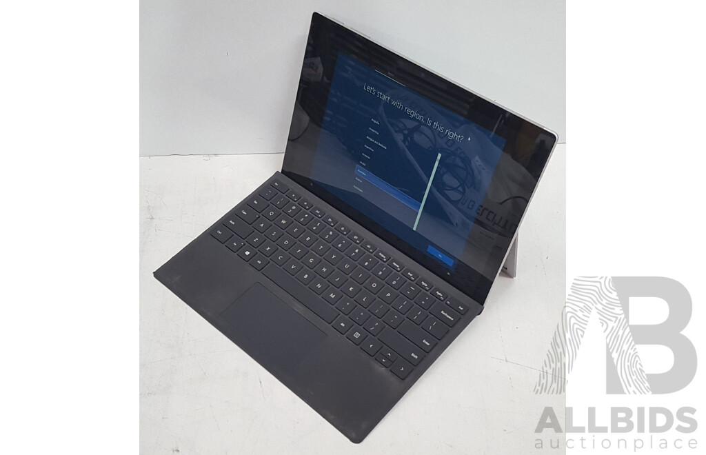 Microsoft (1796) Surface Pro 5 Intel Core i5 (7300U) 2.60GHz-3.50GHz 2-Core CPU 256GB 12.3-Inch Touchscreen Detachable Laptop w/ Power Supply