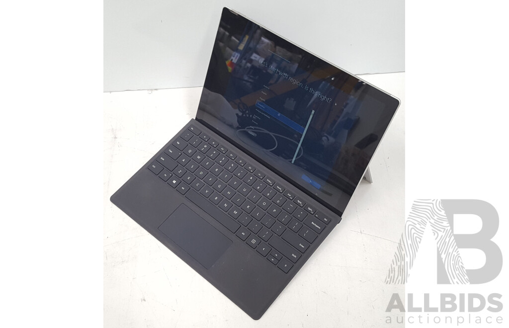 Microsoft (1796) Surface Pro 5 Intel Core i5 (7300U) 2.60GHz-3.50GHz 2-Core CPU 128GB 12.3-Inch Touchscreen Detachable Laptop w/ Power Supply