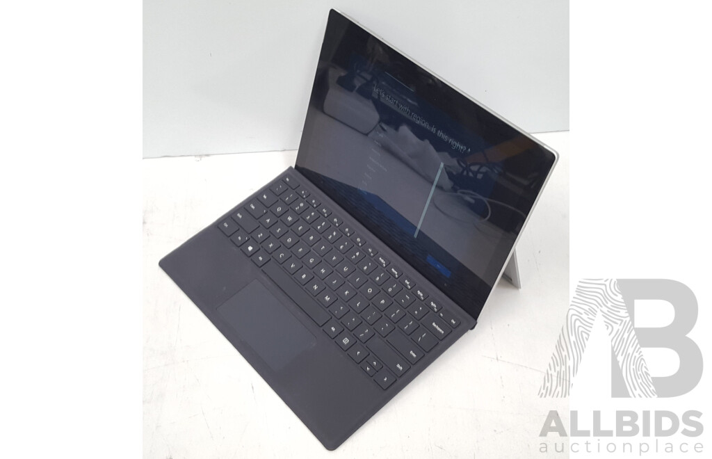 Microsoft (1796) Surface Pro 5 Intel Core i5 (7300U) 2.60GHz-3.50GHz 2-Core CPU 128GB 12.3-Inch Touchscreen Detachable Laptop w/ Power Supply