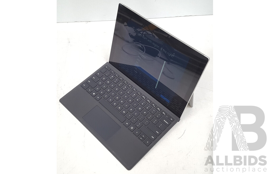 Microsoft (1796) Surface Pro 5 Intel Core i5 (7300U) 2.60GHz-3.50GHz 2-Core CPU 256GB 12.3-Inch Touchscreen Detachable Laptop w/ Power Supply