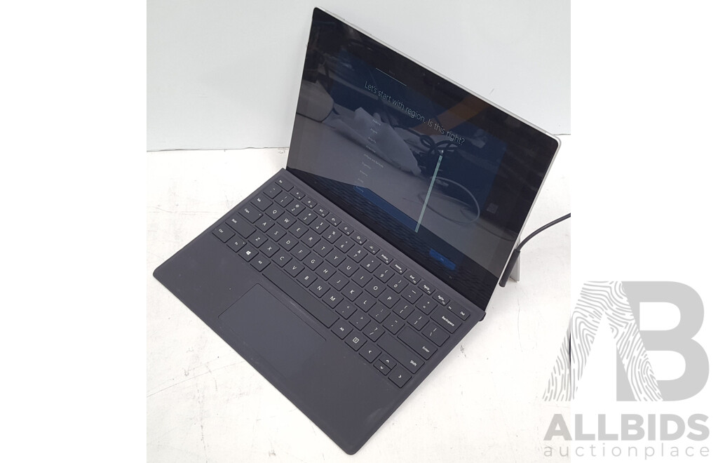 Microsoft (1796) Surface Pro 5 Intel Core i5 (7300U) 2.60GHz-3.50GHz 2-Core CPU 256GB 12.3-Inch Touchscreen Detachable Laptop w/ Power Supply