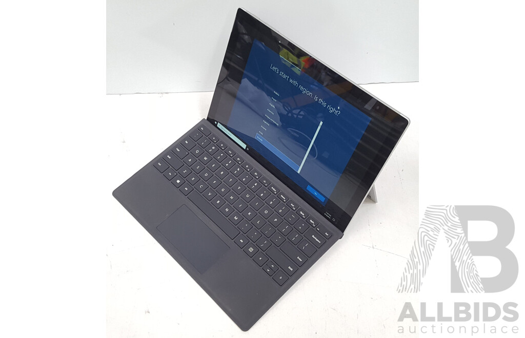 Microsoft (1796) Surface Pro 5 Intel Core i5 (7300U) 2.60GHz-3.50GHz 2-Core CPU 256GB 12.3-Inch Touchscreen Detachable Laptop w/ Power Supply