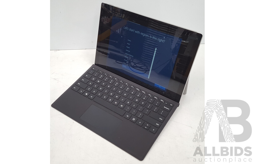 Microsoft (1866) Surface Pro 7 Intel Core i7 (1065G7) 1.30GHz-3.90GHz 4-Core CPU 256GB 12.3-Inch Touchscreen Detachable Laptop w/ Power Supply