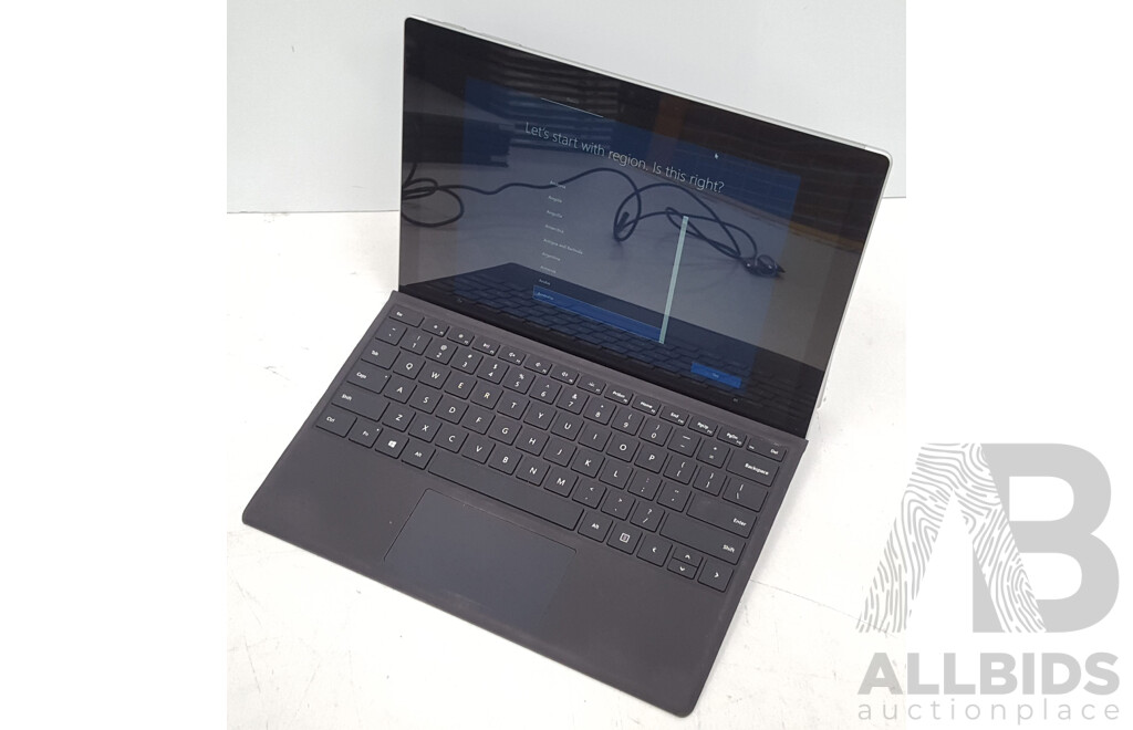 Microsoft (1866) Surface Pro 7 Intel Core i7 (1065G7) 1.30GHz-3.90GHz 4-Core CPU 256GB 12.3-Inch Touchscreen Detachable Laptop w/ Power Supply