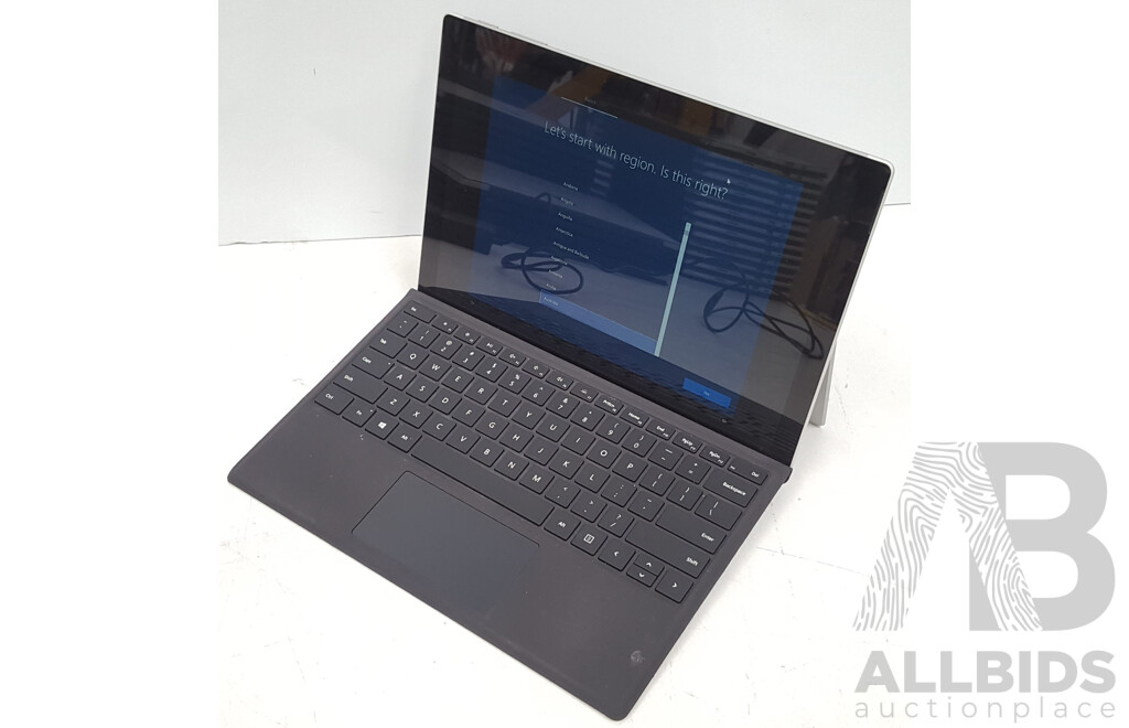 Microsoft (1866) Surface Pro 7 Intel Core i7 (1065G7) 1.30GHz-3.90GHz 4-Core CPU 256GB 12.3-Inch Touchscreen Detachable Laptop w/ Power Supply