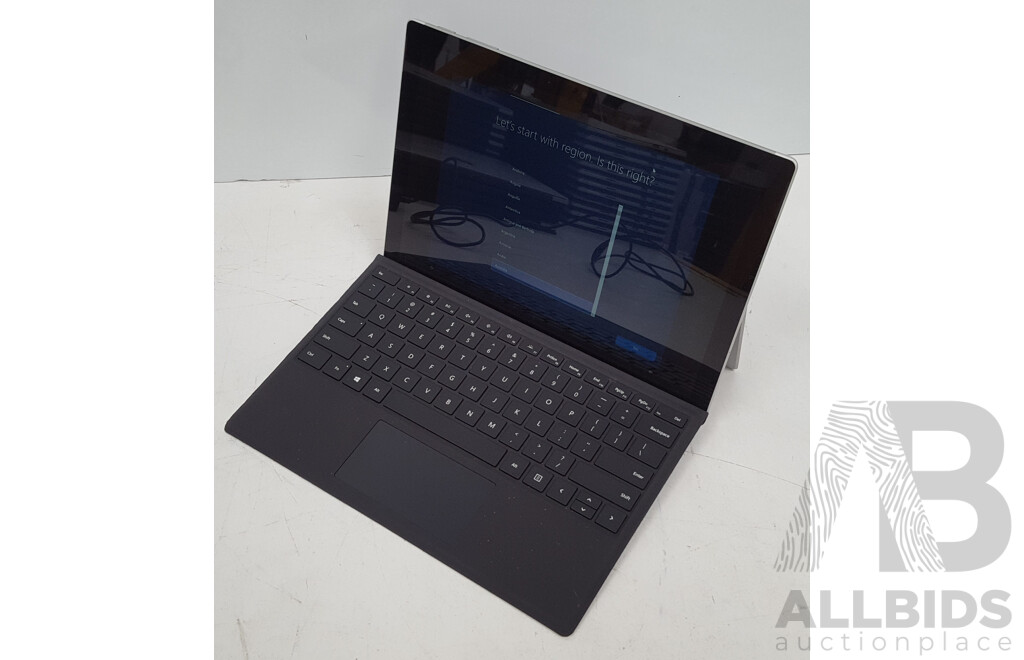 Microsoft (1866) Surface Pro 7 Intel Core i7 (1065G7) 1.30GHz-3.90GHz 4-Core CPU 256GB 12.3-Inch Touchscreen Detachable Laptop w/ Power Supply