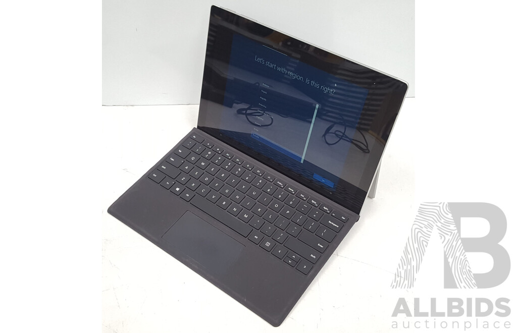 Microsoft (1866) Surface Pro 7 Intel Core i7 (1065G7) 1.30GHz-3.90GHz 4-Core CPU 256GB 12.3-Inch Touchscreen Detachable Laptop w/ Power Supply