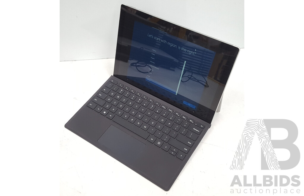 Microsoft (1866) Surface Pro 7 Intel Core i7 (1065G7) 1.30GHz-3.90GHz 4-Core CPU 256GB 12.3-Inch Touchscreen Detachable Laptop w/ Power Supply