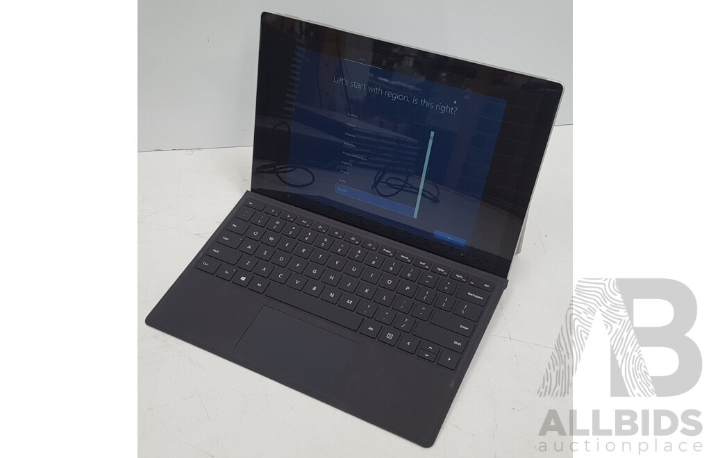 Microsoft (1866) Surface Pro 7 Intel Core i7 (1065G7) 1.30GHz-3.90GHz 4-Core CPU 256GB 12.3-Inch Touchscreen Detachable Laptop w/ Power Supply