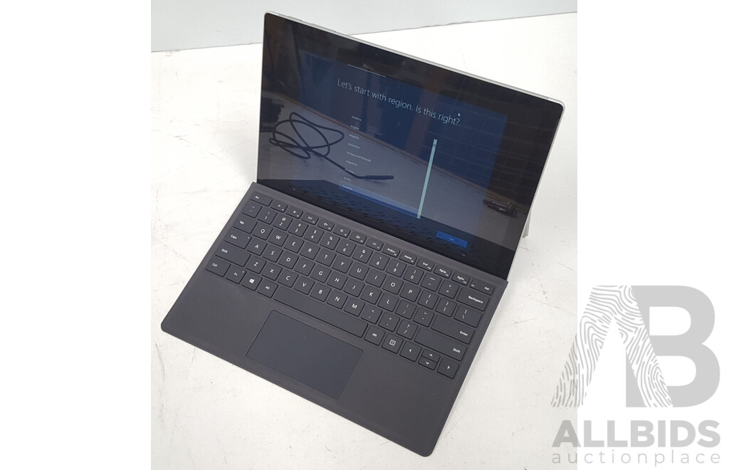 Microsoft (1866) Surface Pro 7 Intel Core i7 (1065G7) 1.30GHz-3.90GHz 4-Core CPU 256GB 12.3-Inch Touchscreen Detachable Laptop w/ Power Supply