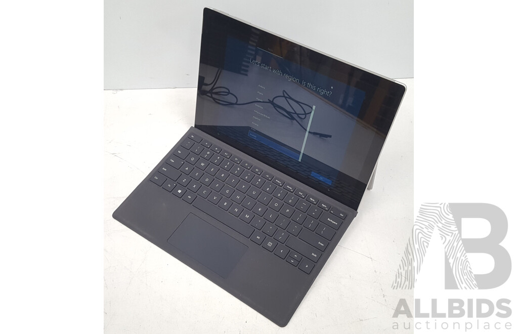 Microsoft (1796) Surface Pro 5 Intel Core i5 (7300U) 2.60GHz-3.50GHz 2-Core CPU 256GB 12.3-Inch Touchscreen Detachable Laptop w/ Power Supply