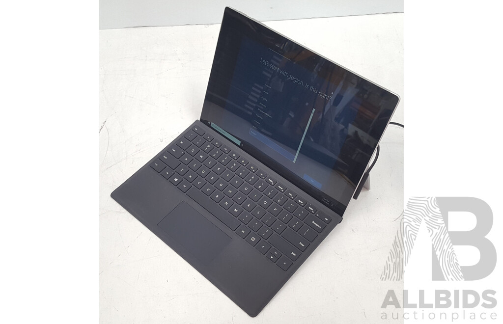 Microsoft (1796) Surface Pro 5 Intel Core i5 (7300U) 2.60GHz-3.50GHz 2-Core CPU 256GB 12.3-Inch Touchscreen Detachable Laptop w/ Power Supply