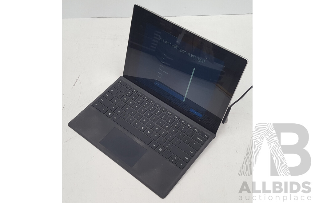 Microsoft (1796) Surface Pro 5 Intel Core i5 (7300U) 2.60GHz-3.50GHz 2-Core CPU 256GB 12.3-Inch Touchscreen Detachable Laptop w/ Power Supply