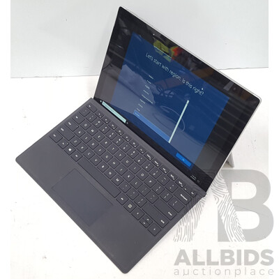 Microsoft (1796) Surface Pro 5 Intel Core i5 (7300U) 2.60GHz-3.50GHz 2-Core CPU 256GB 12.3-Inch Touchscreen Detachable Laptop w/ Power Supply