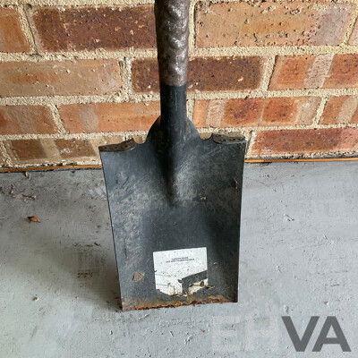 RYOBI RLT5030 Line Trimmer & TROJAN Handle Garden Spade