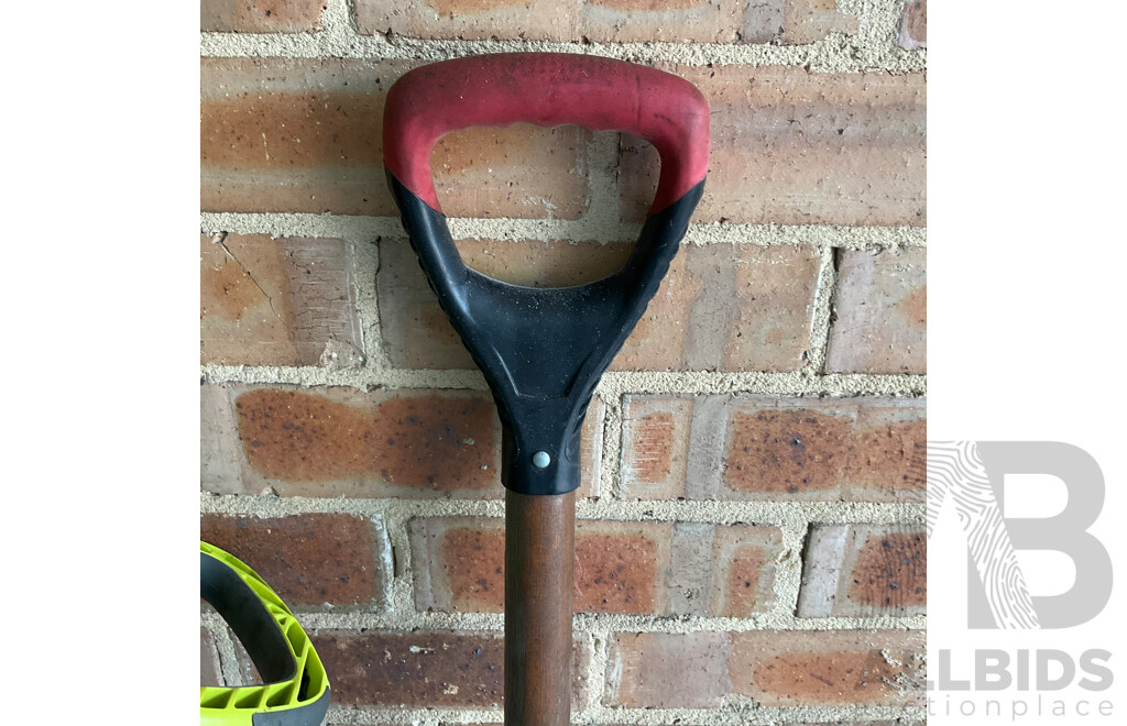 RYOBI RLT5030 Line Trimmer & TROJAN Handle Garden Spade