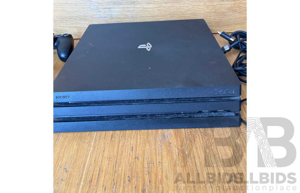 SONY Playstation 4 Console with 2 Controller