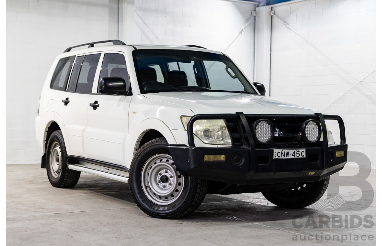 12/2011 Mitsubishi Pajero GL LWB (4x4) NW MY12 4d Wagon White 3.2L