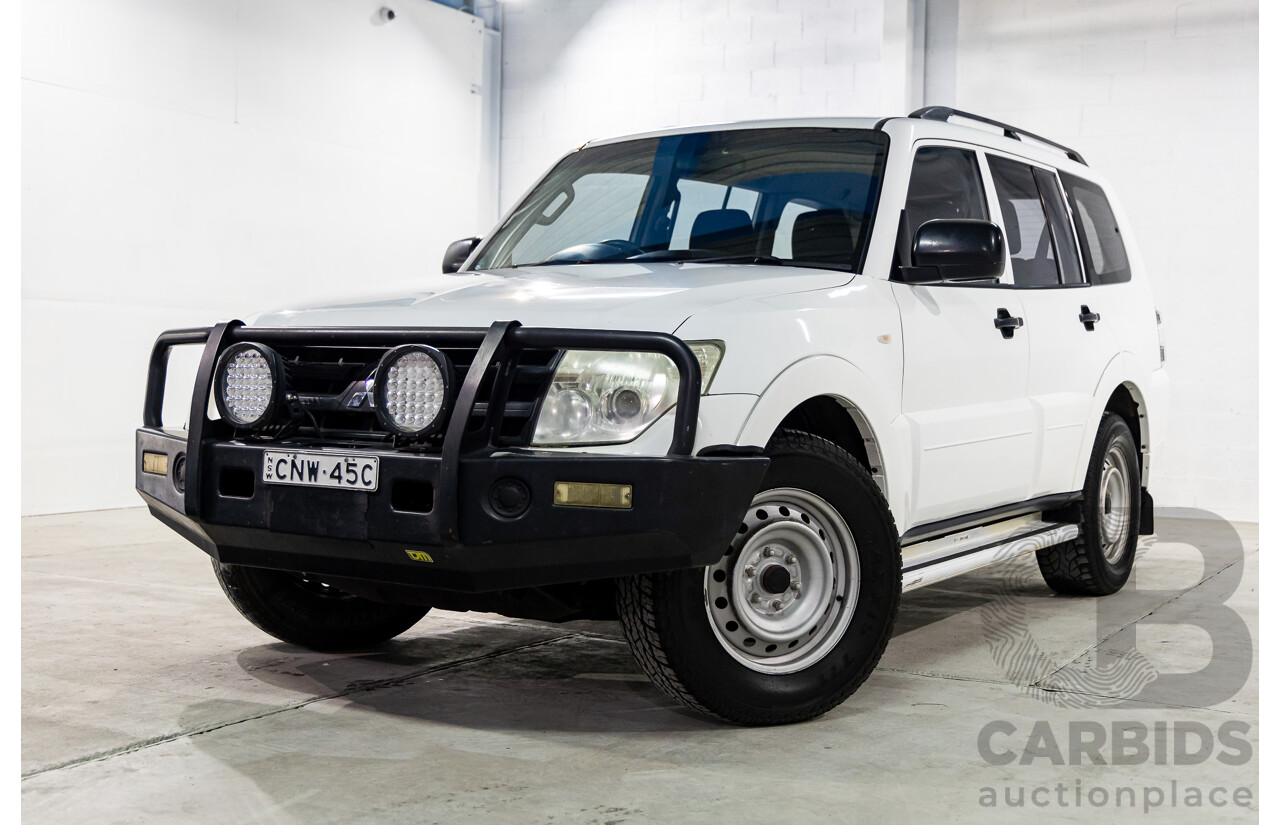 12/2011 Mitsubishi Pajero GL LWB (4x4) NW MY12 4d Wagon White 3.2L