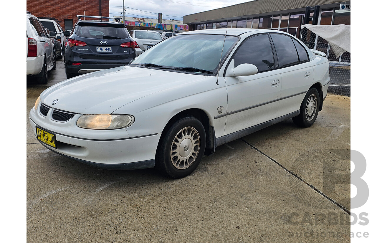 12/1999 Holden Commodore Acclaim VTII 4d Sedan White 3.8L