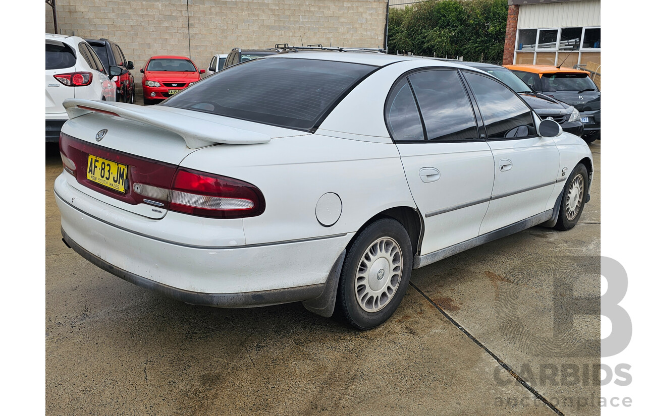 12/1999 Holden Commodore Acclaim VTII 4d Sedan White 3.8L