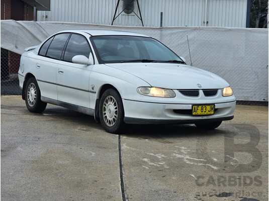 12/1999 Holden Commodore Acclaim VTII 4d Sedan White 3.8L