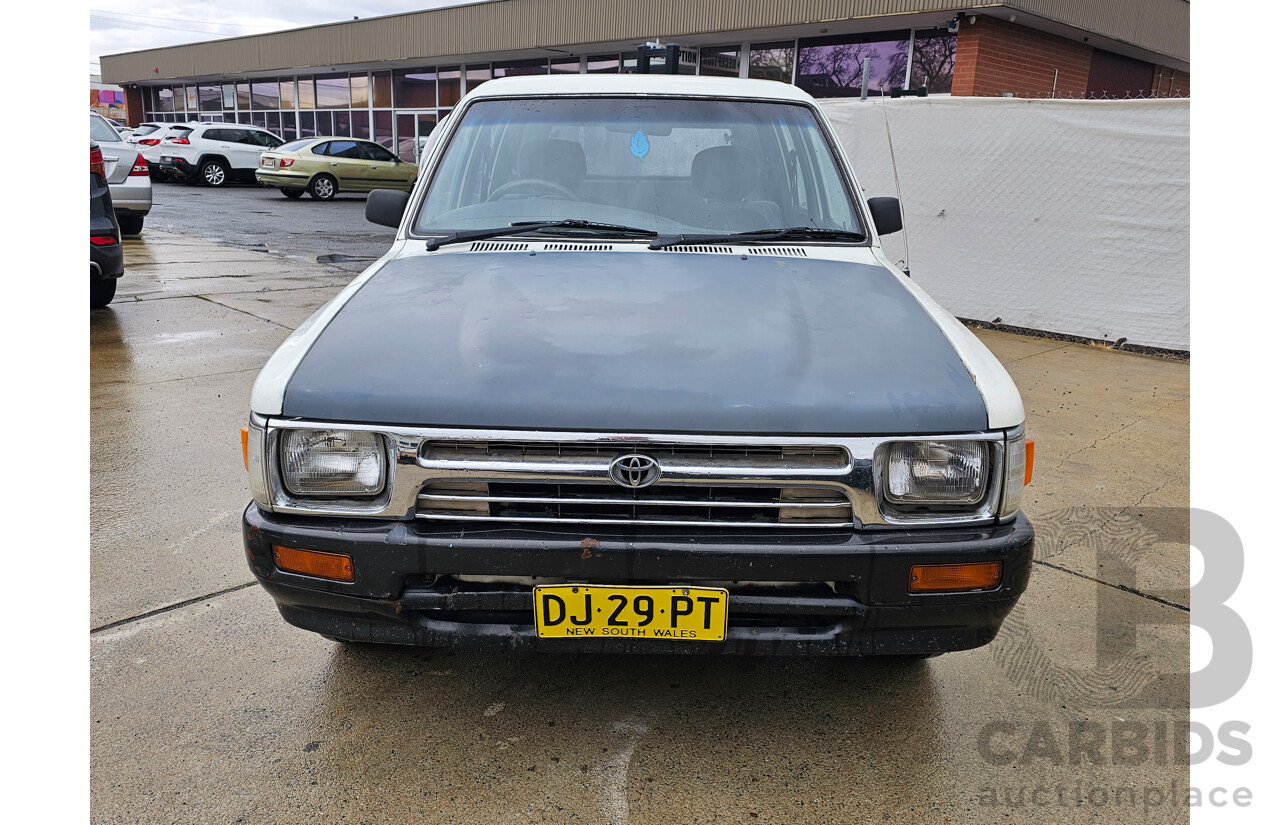 8/1996 Toyota Hilux  RN85R Dual Cab P/Up White 2.4L