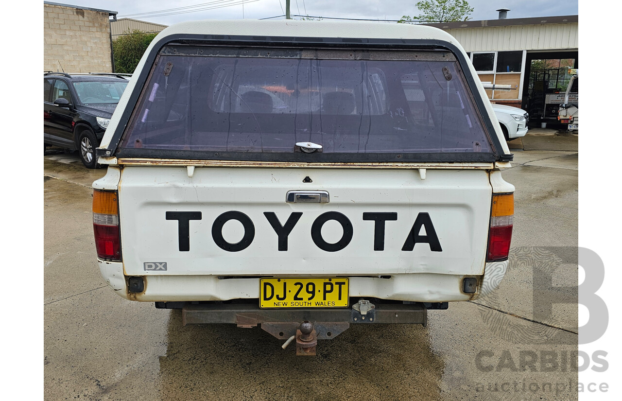 8/1996 Toyota Hilux  RN85R Dual Cab P/Up White 2.4L