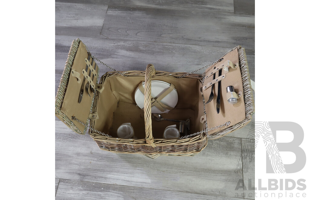 Cane Picnic Basket with Twin Lift Lid