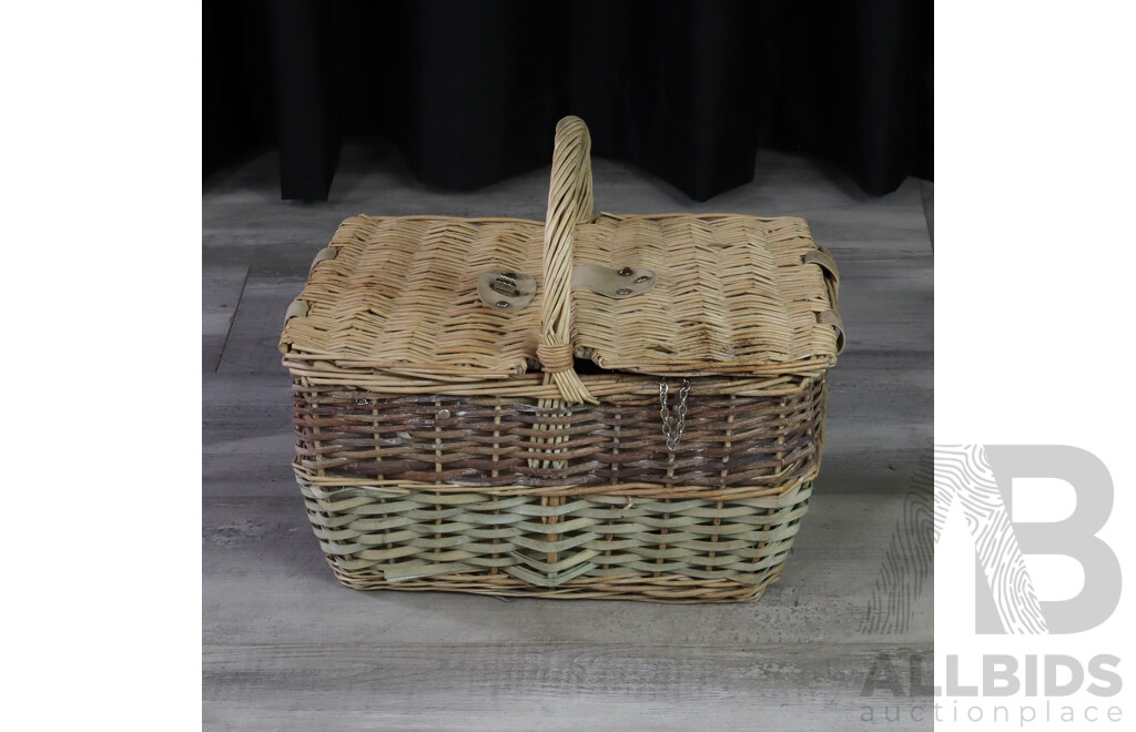 Cane Picnic Basket with Twin Lift Lid