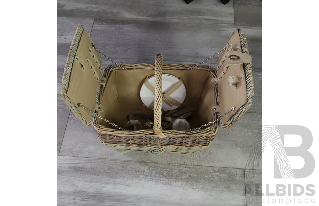 Cane Picnic Basket with Twin Lift Lid