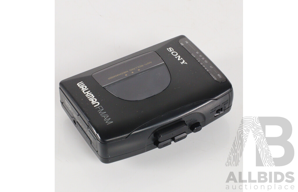 Vintage Sony Walkman WM FX 10 AM FM Radio Cassette Player in Original Box