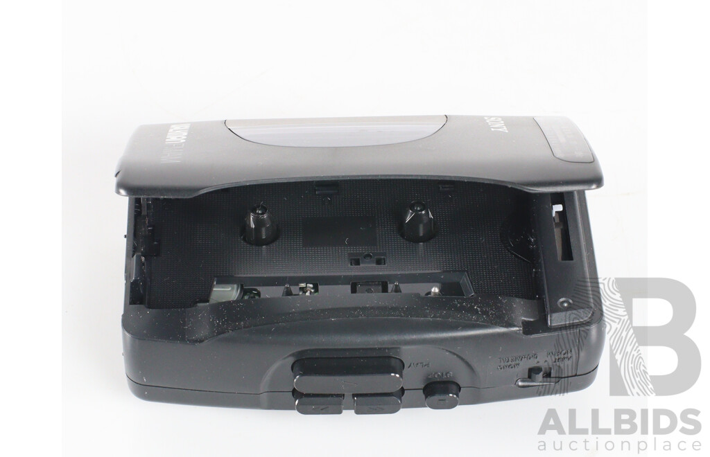Vintage Sony Walkman WM FX 10 AM FM Radio Cassette Player in Original Box