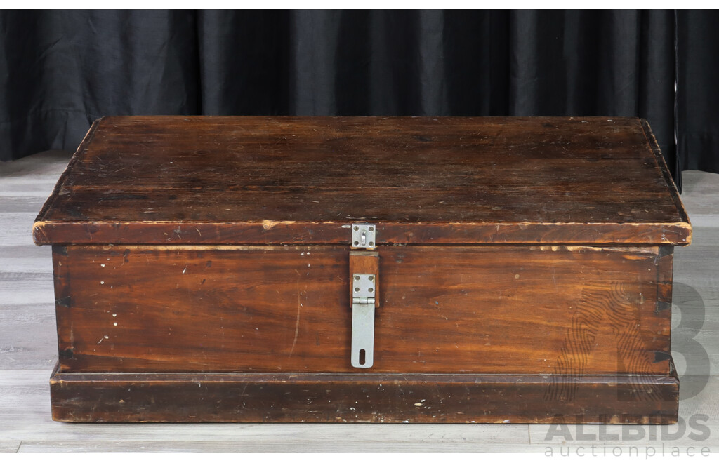 Vintage Timber Lift Top Blanket Box