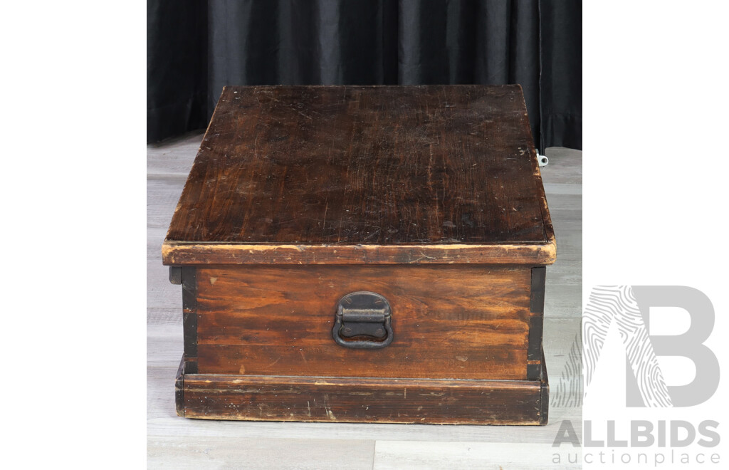 Vintage Timber Lift Top Blanket Box