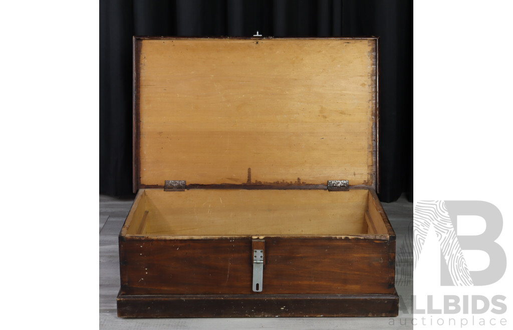 Vintage Timber Lift Top Blanket Box