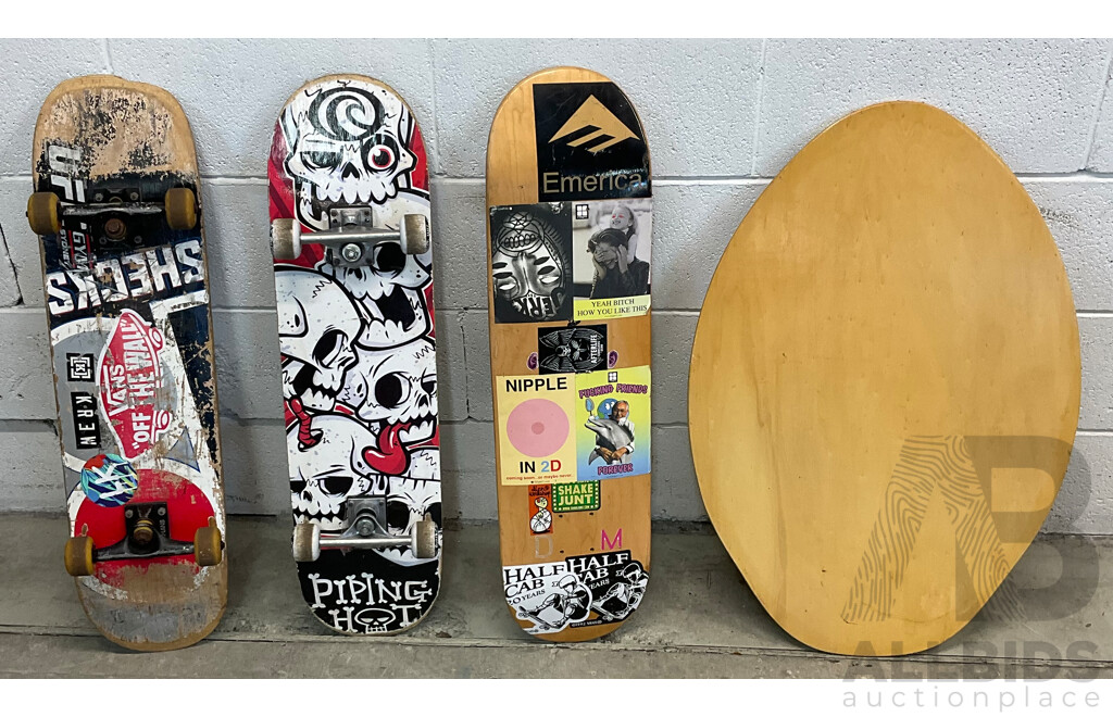 Solo Skimboard, 2x Skateboards & 1x Deck