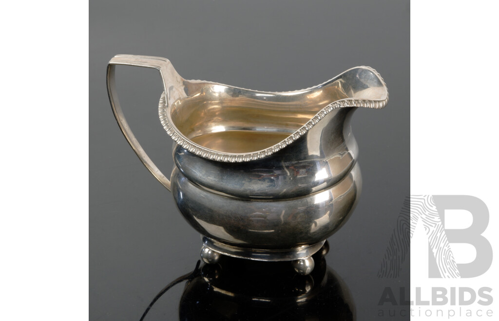 Antique English Sterling Silver Bellied William IV Creamer Jug, London 1833, Weight 136Gm