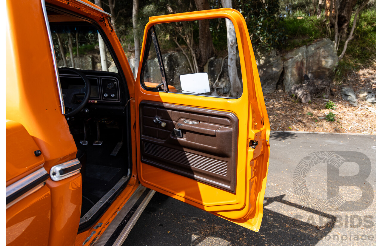 1/1979 Ford F100 Custom (4x4) Utility Tangerine Orange V8 5.8L