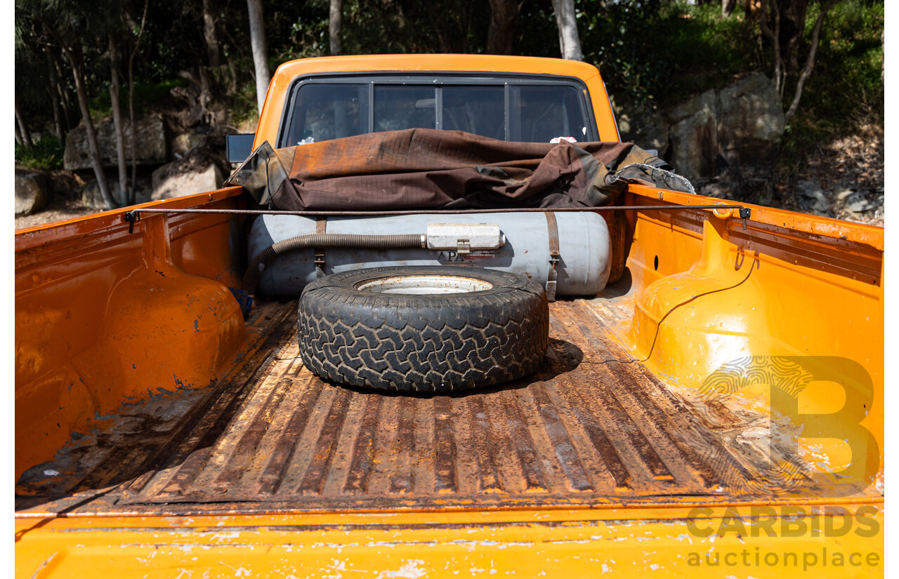 1/1979 Ford F100 Custom (4x4) Utility Tangerine Orange V8 5.8L