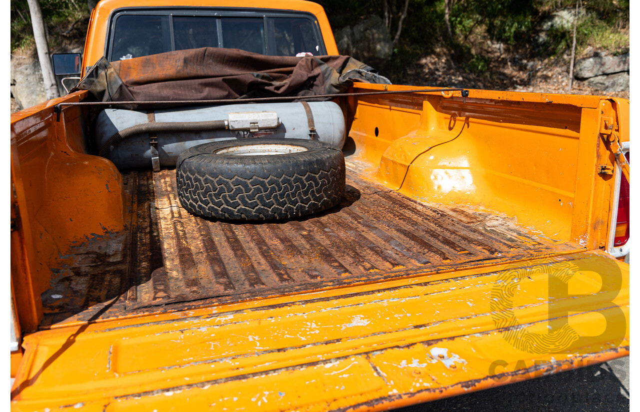 1/1979 Ford F100 Custom (4x4) Utility Tangerine Orange V8 5.8L