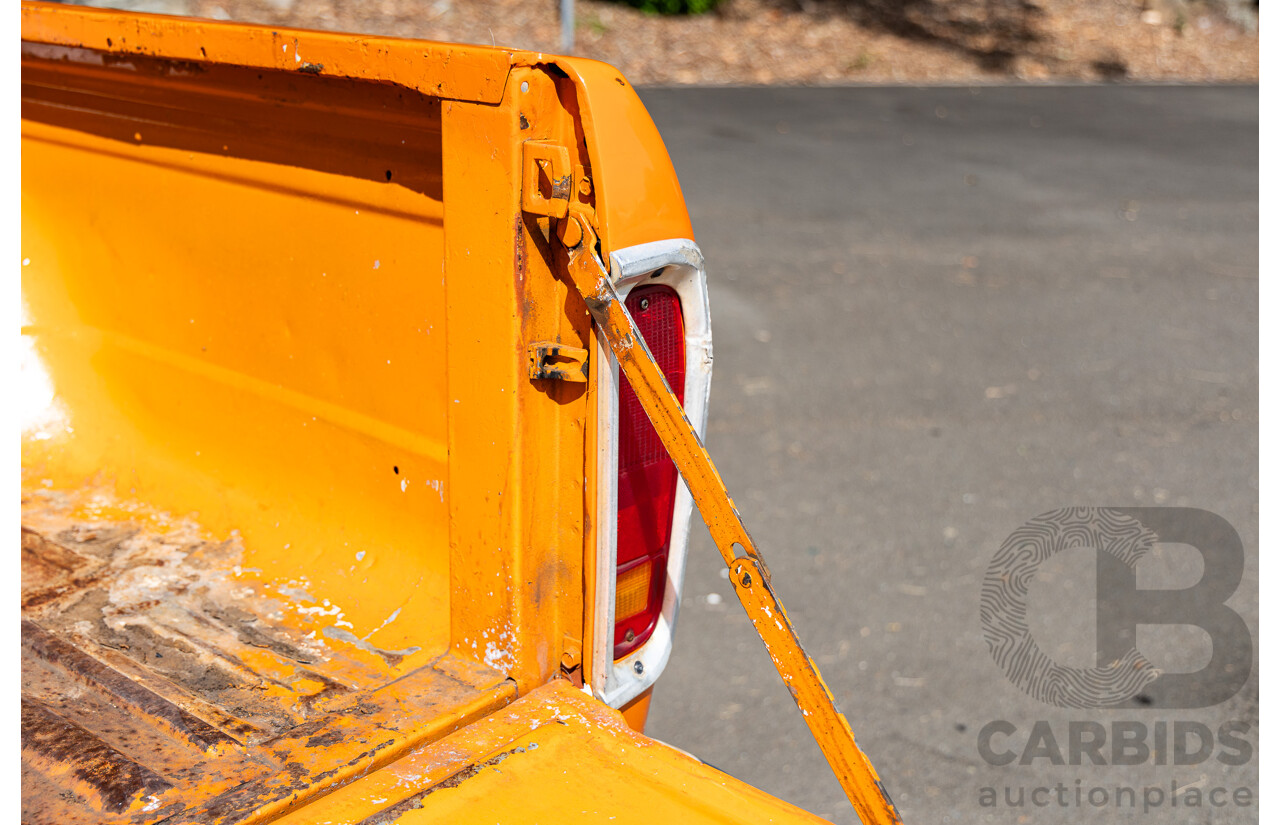 1/1979 Ford F100 Custom (4x4) Utility Tangerine Orange V8 5.8L