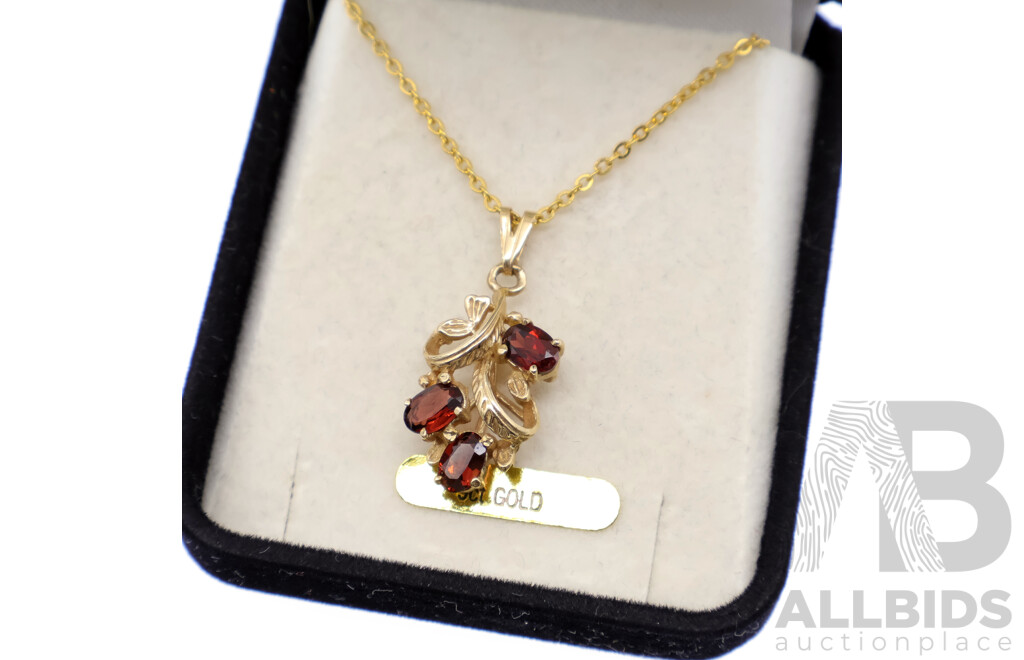 9ct Garnet Set Pendant, 26mm Long, 2.23 Grams