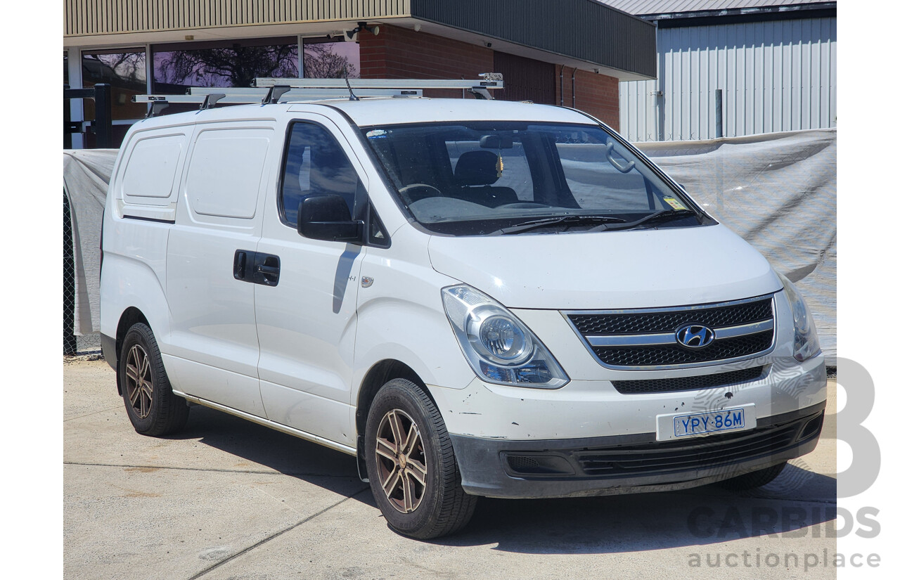 10/2013 Hyundai Iload  TQ MY13 4d Van White 2.5L