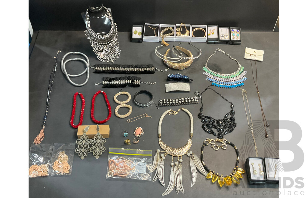 Mixed Custume Jewellery & Hair Accessories Inclued Necklace ,Rings ,Bracelet and More