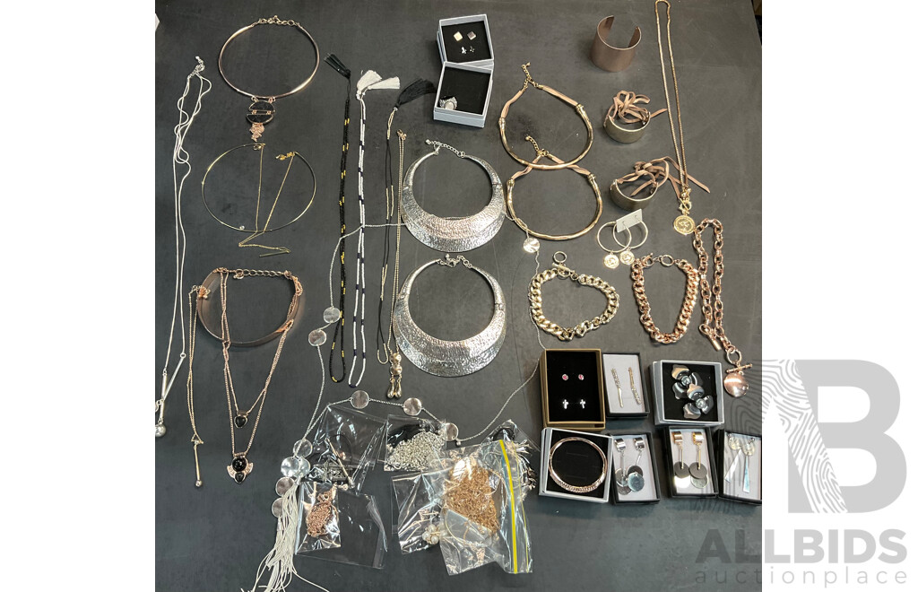 Mixed Custume Jewellery Inclued Necklace, Earring and More